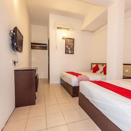 Oyo 1192 Hash House Hotel Malacca Esterno foto
