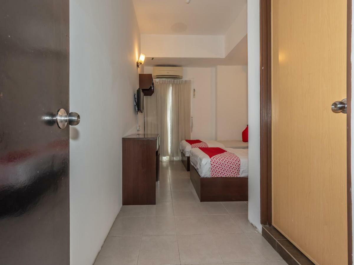 Oyo 1192 Hash House Hotel Malacca Esterno foto